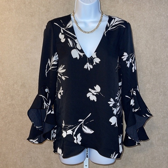 Vince Camuto, new without tags, bell sleeve blouse - Picture 1 of 5